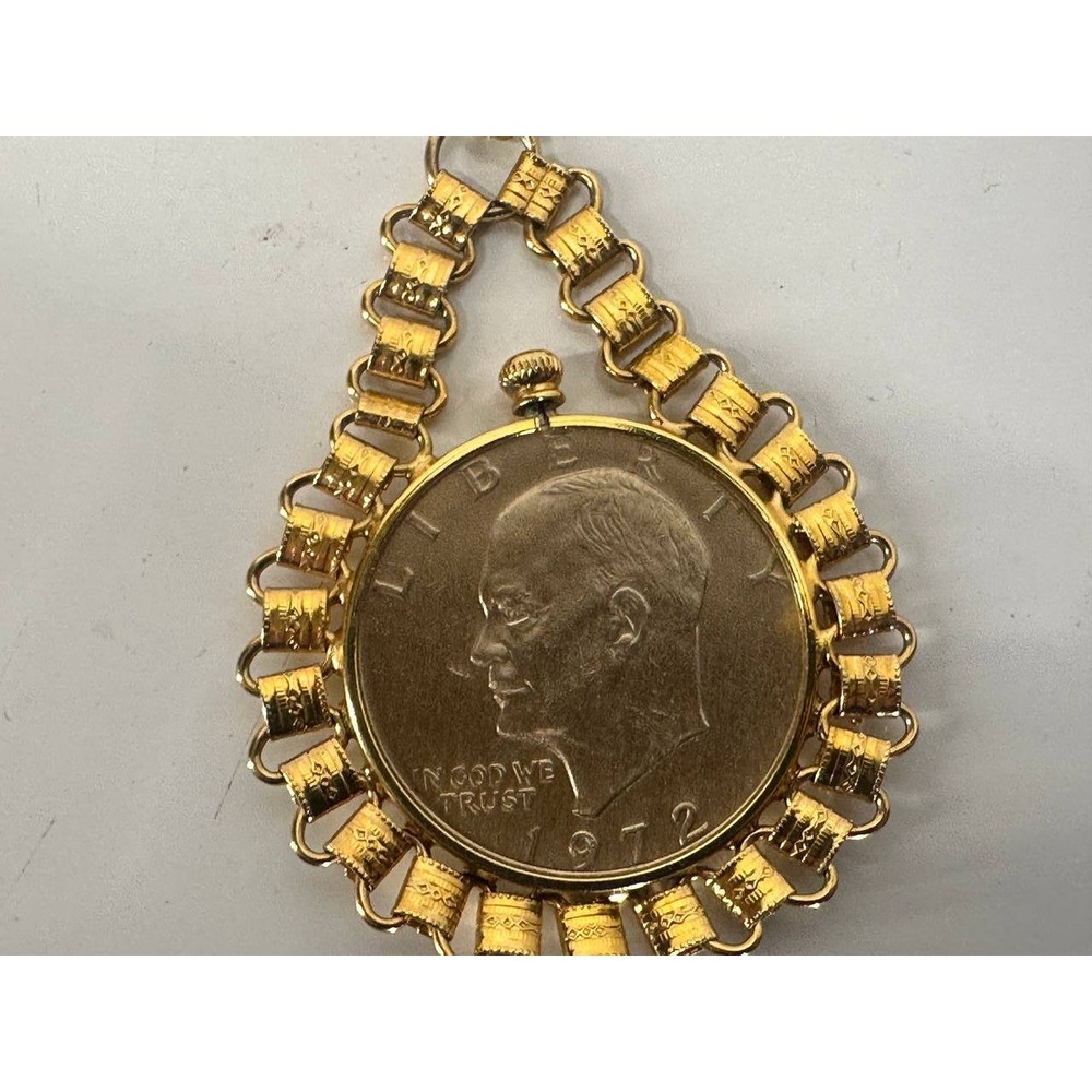 Vintage 1972 Eisenhower One Dollar Coin Medallion Necklace Gold Tone 054 (119)